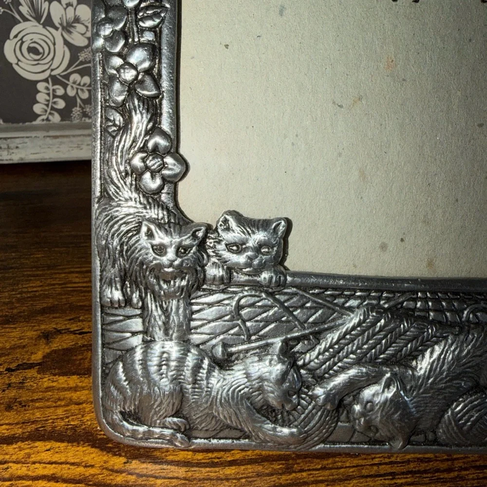 Vintage Arthur Court Cast Aluminum Picture Frame with Cats and Kittens 5x7 - Picture 2 of 8